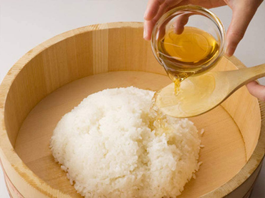 سرکه برنج سفید ژاپنی ( سوشی)  فامیلی 500 میل