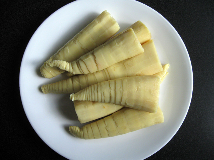 کنسرو بامبوشوت تایلندی ۵۶۷ گرم - شادابی و طراوت جنگلهای سبز تایلند